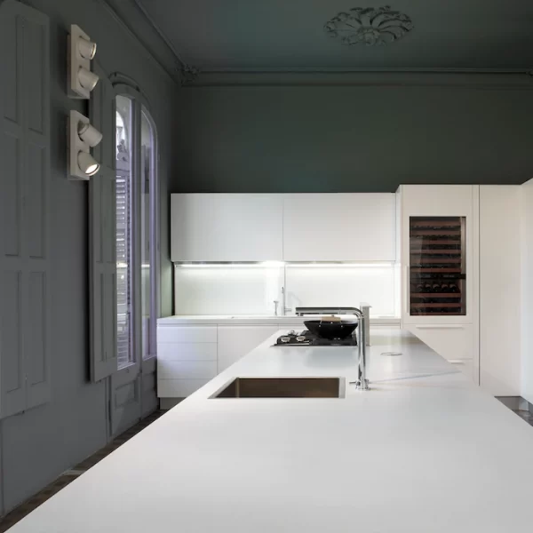 white_Zeus_Silestone_Kitchen